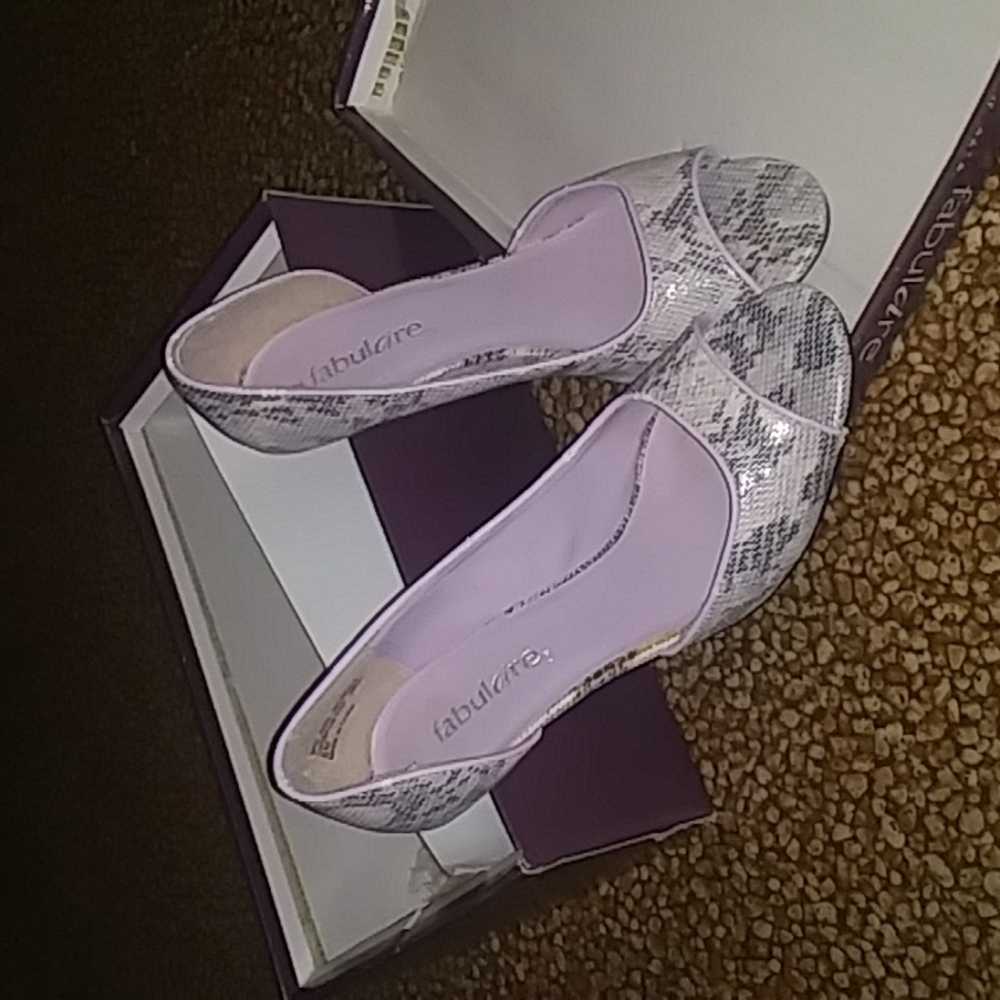 Fabulaire Carina Gray faux snakeskin with lilac trim open side 👠 heels. So cute